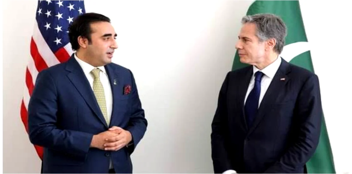 جانتے ہیں کہ اس تصویر میں کونسی سفارتی پروٹوکول کو ملحوظِ خاطر نہیں رکھا گیا ہے؟