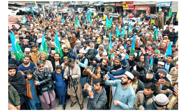 سوات، تحصیلِ مٹہ میں آٹا بحران اور مہنگائی کے خلاف جماعتِ اسلامی کا احتجاجی مظاہرہ