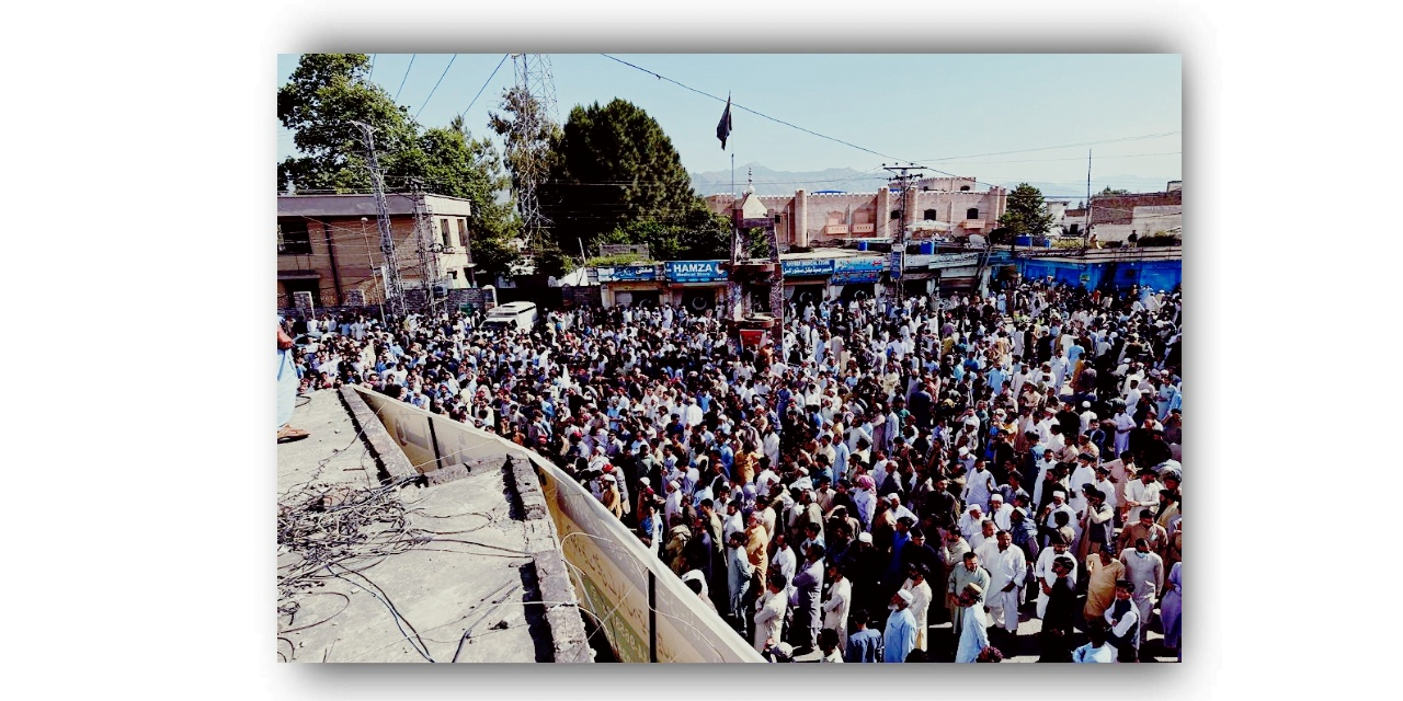 سوات، سی ٹی ڈی تھانہ کبل میں ہونے والے دھماکے کے خلاف احتجاجی مظاہرہ، ہزاروں افراد کی شرکت