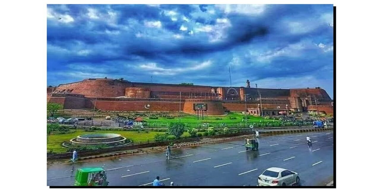 قلعہ بالا حصار تاریخ کے دریچے میں