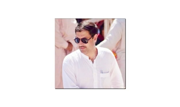 ادريس باچا چا چې د قام د پرمختګ دپاره خپلې خوشحالۍ په سيند لاهو کړې