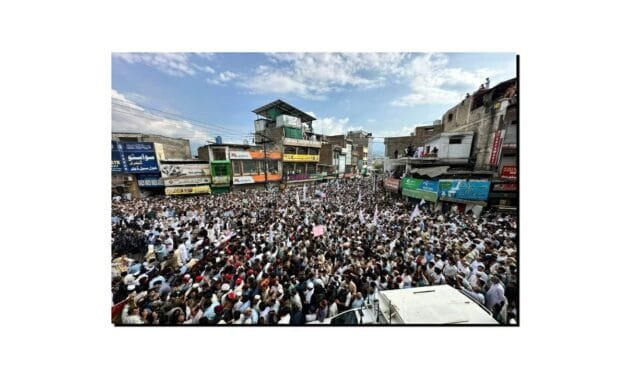 سوات میں دہشت گردی اور بد امنی کے خلاف احتجاجی مظاہرہ، ہزاروں افراد کی شرکت